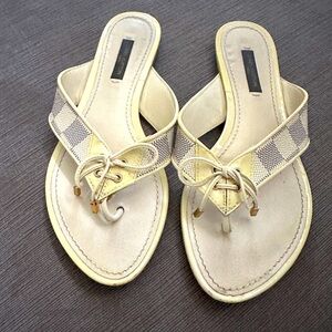 Louis Vuitton Vintage Women's Grey and Cream Sandals- RARE
